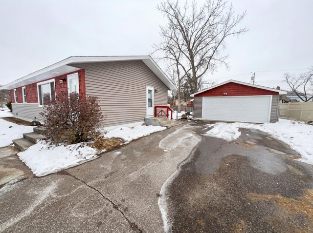 200 Oak Park Drive NE, Blaine, MN 55434