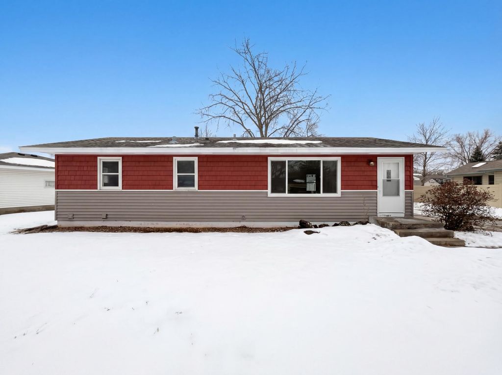 200 Oak Park Drive NE, Blaine, MN 55434