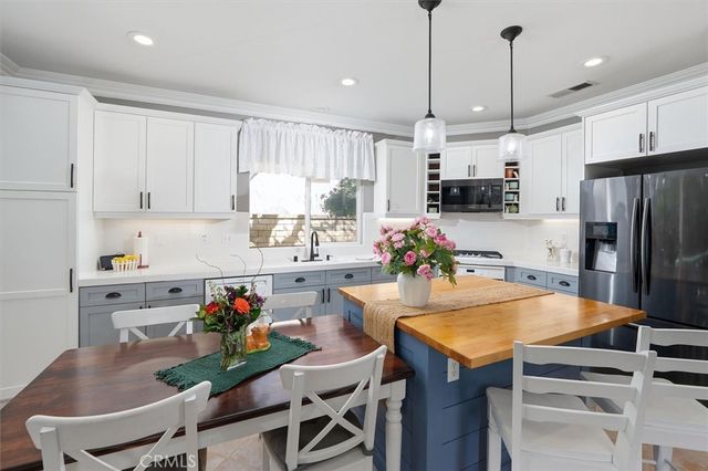 28347 Lobelia Lane, Valencia, CA 91354