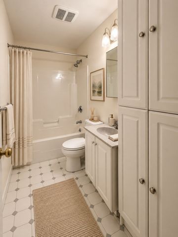 4 Charlesgate East 603, Boston, MA 02215