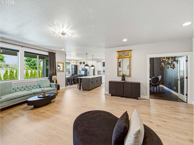 836 Ne 17TH Ave, Canby, OR 97013