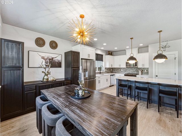 836 Ne 17TH Ave, Canby, OR 97013