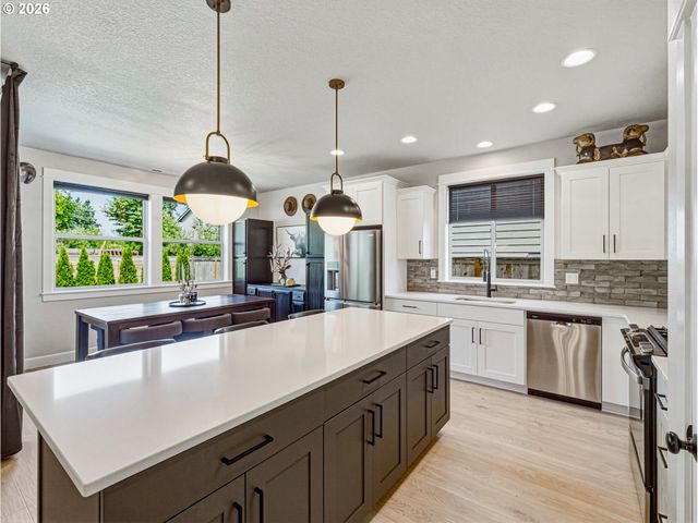 836 Ne 17TH Ave, Canby, OR 97013