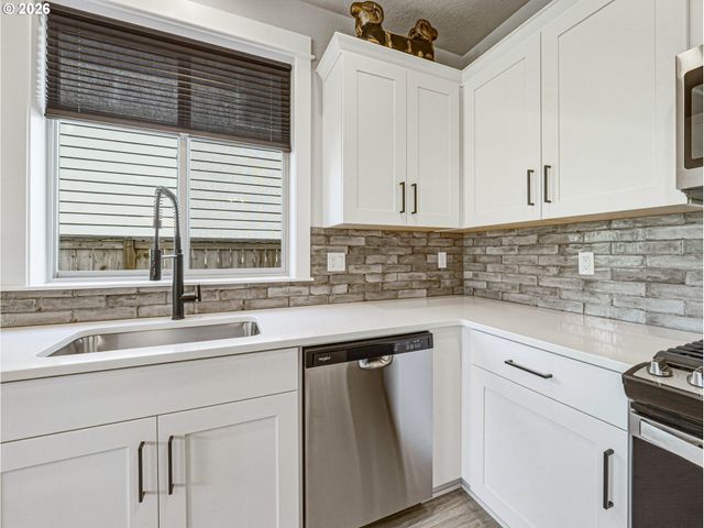 836 Ne 17TH Ave, Canby, OR 97013