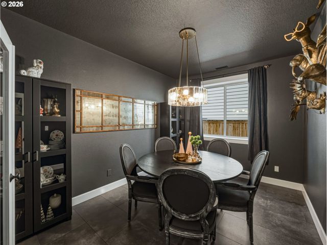 836 Ne 17TH Ave, Canby, OR 97013