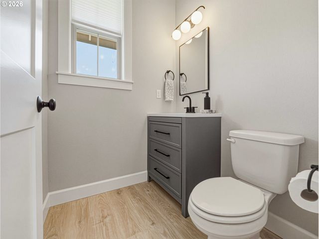 836 Ne 17TH Ave, Canby, OR 97013