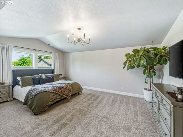 836 Ne 17TH Ave, Canby, OR 97013