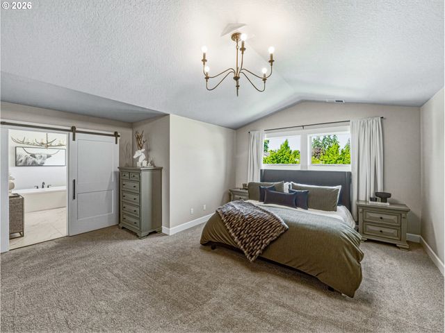 836 Ne 17TH Ave, Canby, OR 97013