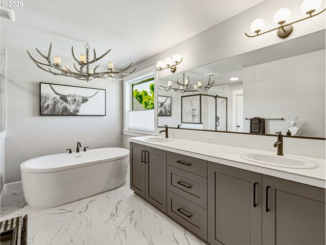 836 Ne 17TH Ave, Canby, OR 97013