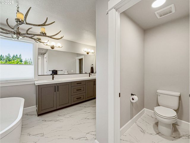 836 Ne 17TH Ave, Canby, OR 97013