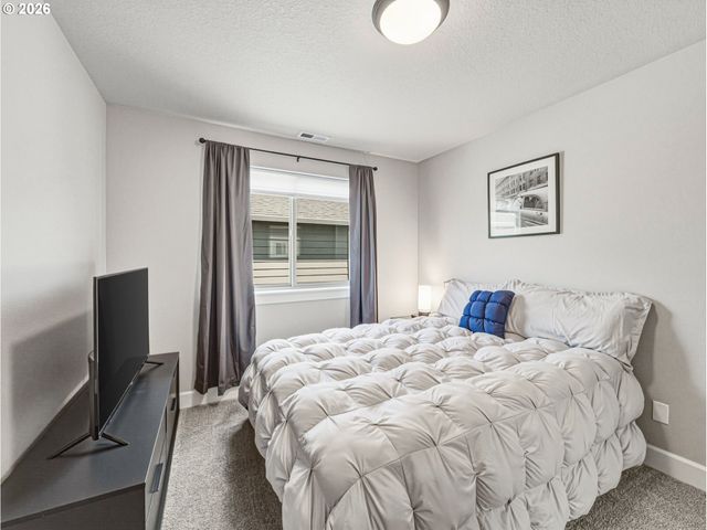 836 Ne 17TH Ave, Canby, OR 97013