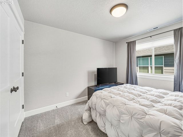 836 Ne 17TH Ave, Canby, OR 97013