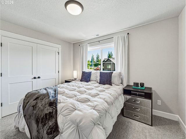 836 Ne 17TH Ave, Canby, OR 97013