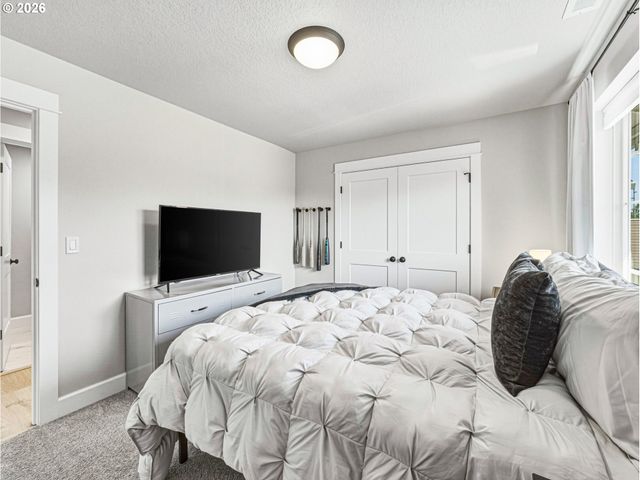 836 Ne 17TH Ave, Canby, OR 97013