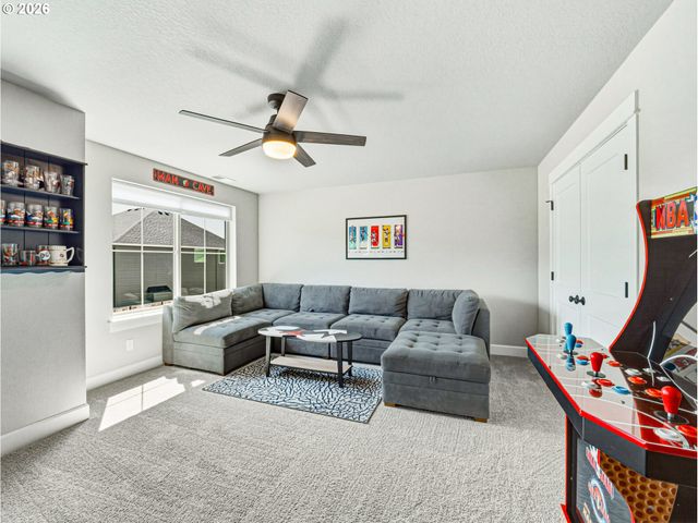 836 Ne 17TH Ave, Canby, OR 97013