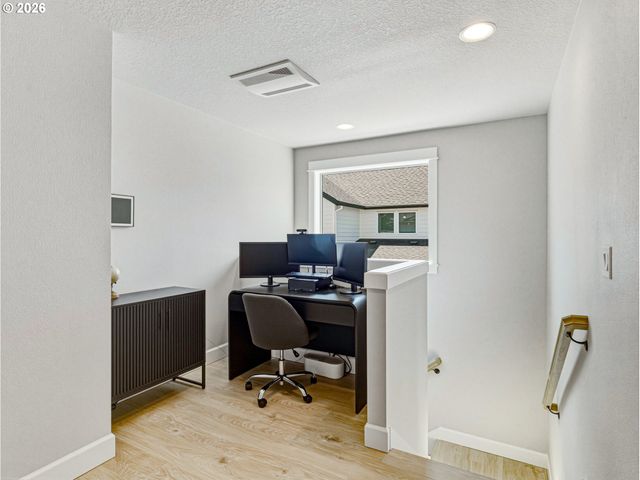 836 Ne 17TH Ave, Canby, OR 97013