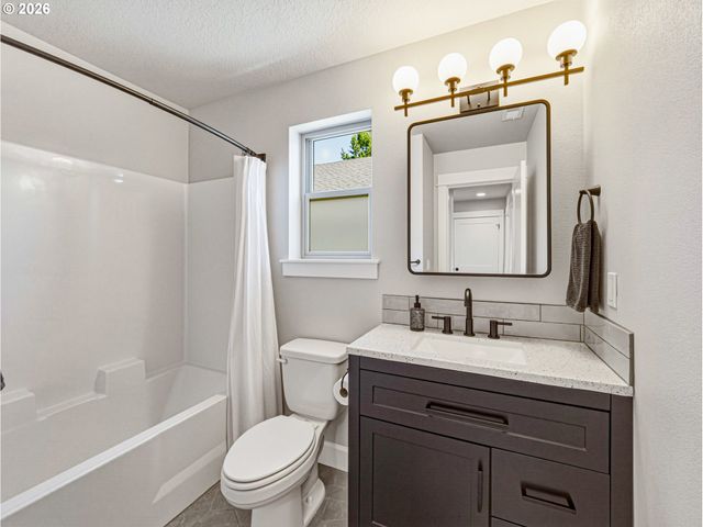 836 Ne 17TH Ave, Canby, OR 97013