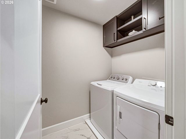 836 Ne 17TH Ave, Canby, OR 97013