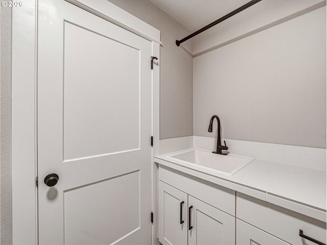 836 Ne 17TH Ave, Canby, OR 97013