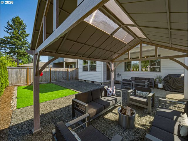 836 Ne 17TH Ave, Canby, OR 97013