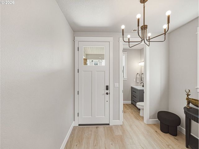 836 Ne 17TH Ave, Canby, OR 97013
