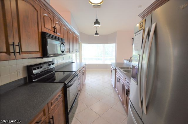 214 Palmetto Dunes CIR, Naples, FL 34113