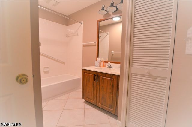214 Palmetto Dunes CIR, Naples, FL 34113