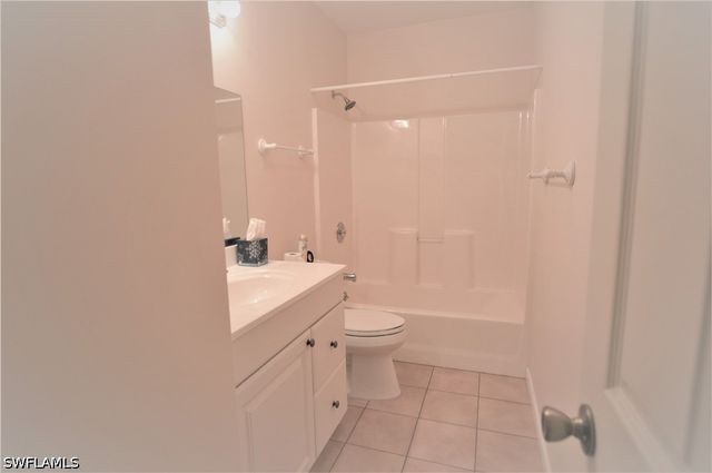 214 Palmetto Dunes CIR, Naples, FL 34113