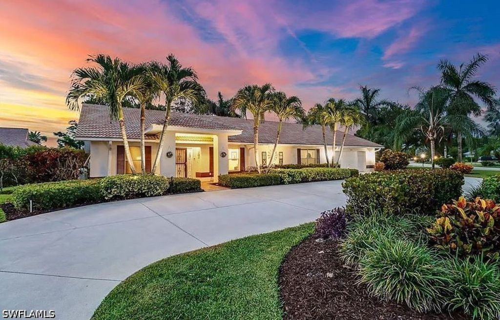 214 Palmetto Dunes CIR, Naples, FL 34113