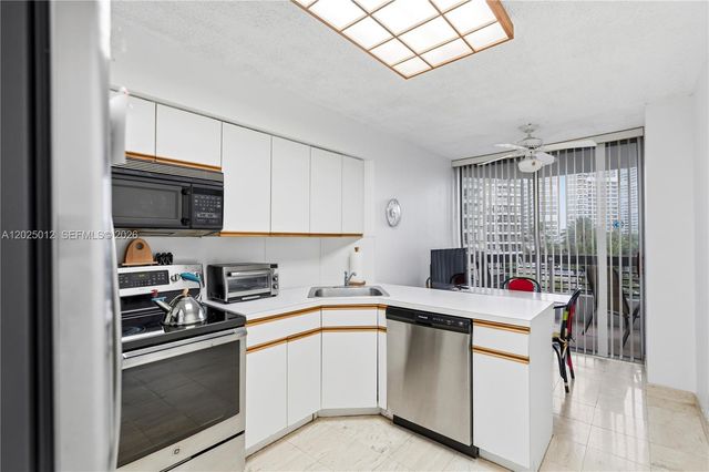 19195 NE 36th Court 502, Aventura, FL 33180