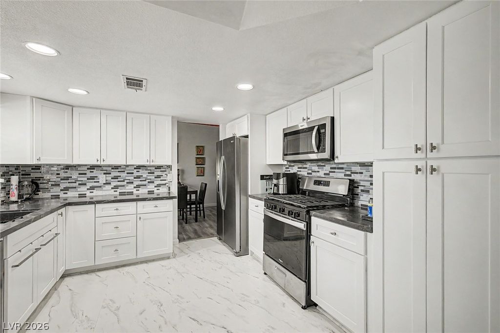 4472 Lindenhurst Lane, Las Vegas, NV 89120 — photo 2