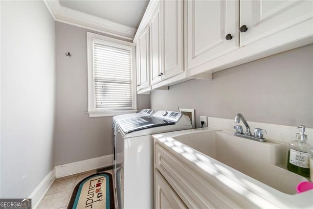 585 Settles Brook Court, Suwanee, GA 30024