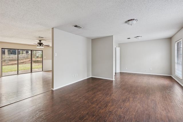 324 Olive Street, Huntsville, TX 77340