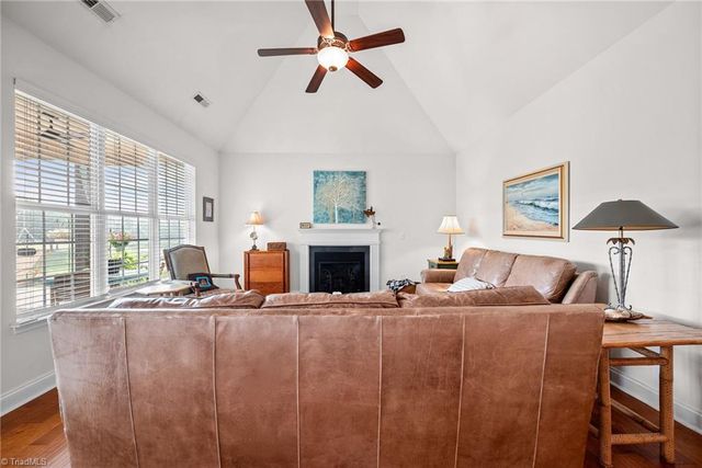132 Lakepoint Drive, Advance, NC 27006