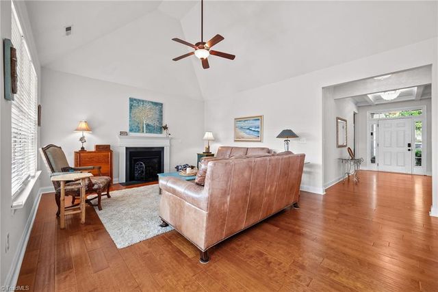 132 Lakepoint Drive, Advance, NC 27006
