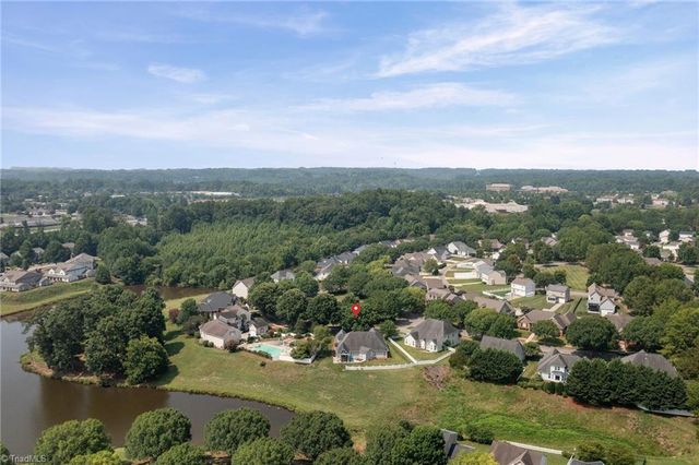 132 Lakepoint Drive, Advance, NC 27006