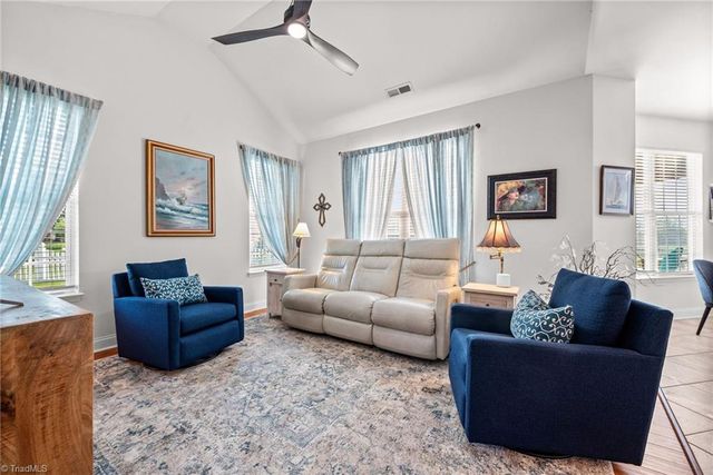 132 Lakepoint Drive, Advance, NC 27006