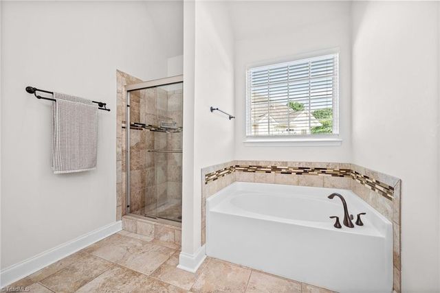 132 Lakepoint Drive, Advance, NC 27006