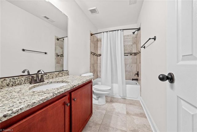 132 Lakepoint Drive, Advance, NC 27006