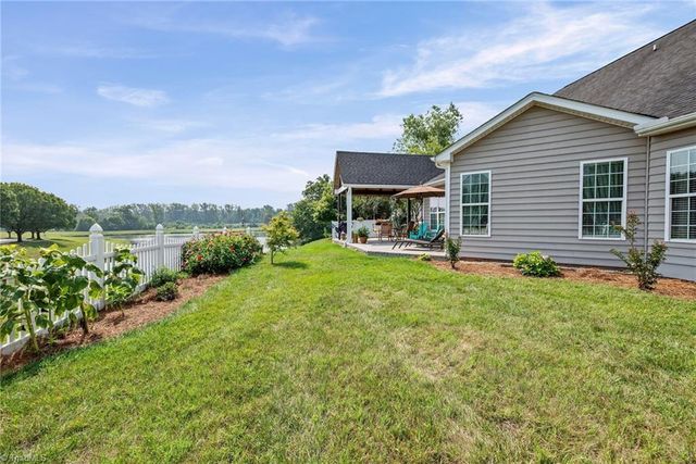 132 Lakepoint Drive, Advance, NC 27006