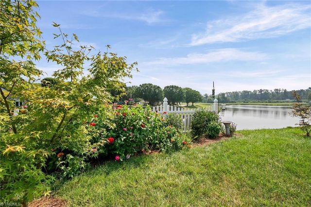 132 Lakepoint Drive, Advance, NC 27006