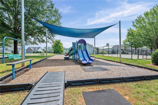 132 Lakepoint Drive, Advance, NC 27006