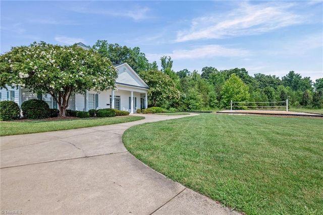 132 Lakepoint Drive, Advance, NC 27006