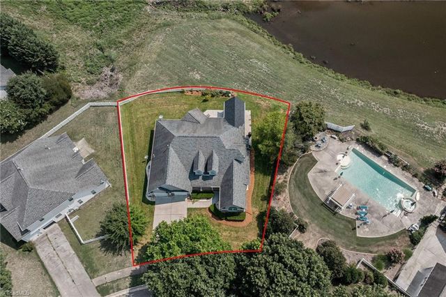 132 Lakepoint Drive, Advance, NC 27006