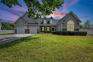 132 Lakepoint Drive, Advance, NC 27006