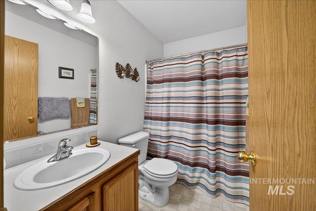 820 Valley, Middleton, ID 83644