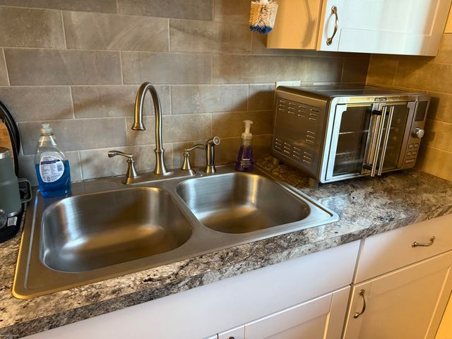 8510 Annsbury Drive, Shelby Twp, MI 48316