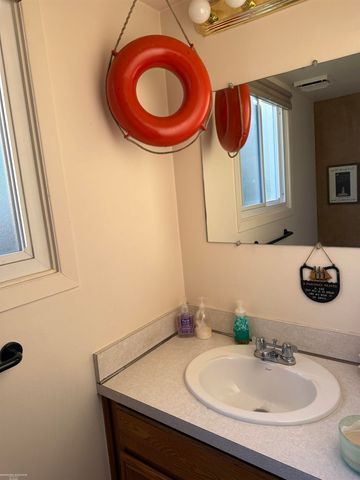 8510 Annsbury Drive, Shelby Twp, MI 48316