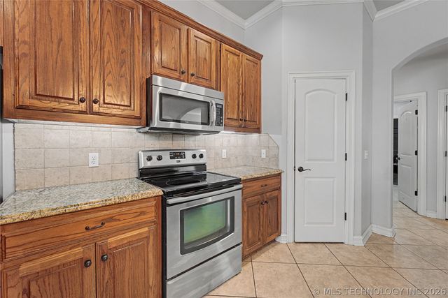 1211 E 135th Street S, Glenpool, OK 74033