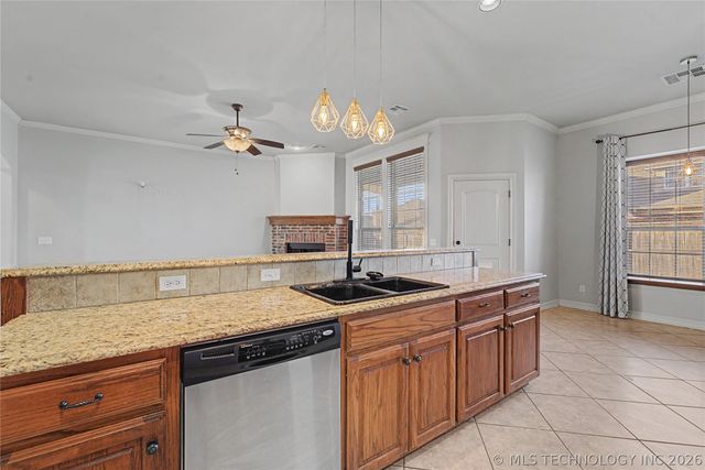 1211 E 135th Street S, Glenpool, OK 74033